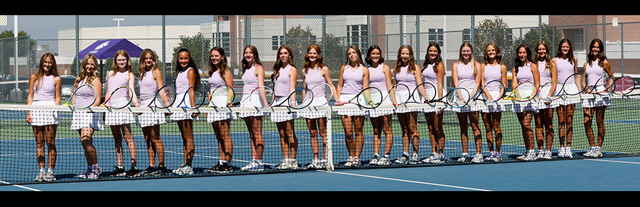 Picture of the girls tennis team in a row at the net